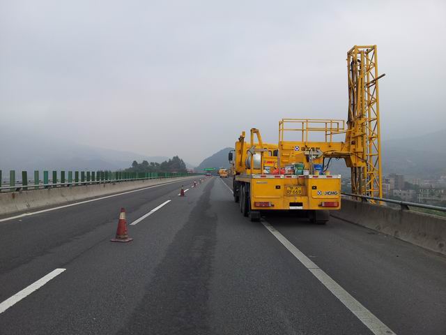 福泉高速公路尤树特大桥