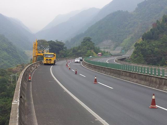 福银高速公路马腰格大桥桥梁加固