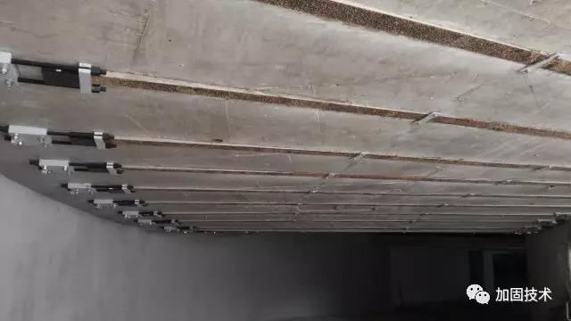 车库坡道预应力碳板加固工程